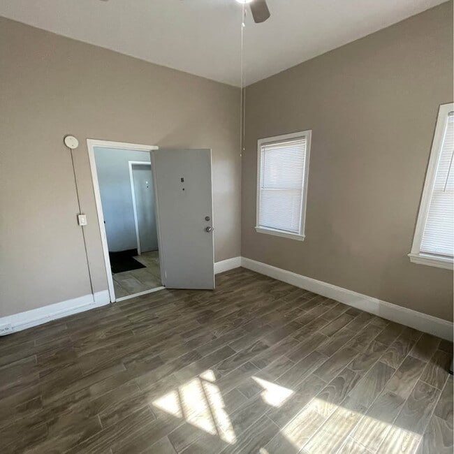 Photo - 62 Dehart Pl Unit 2