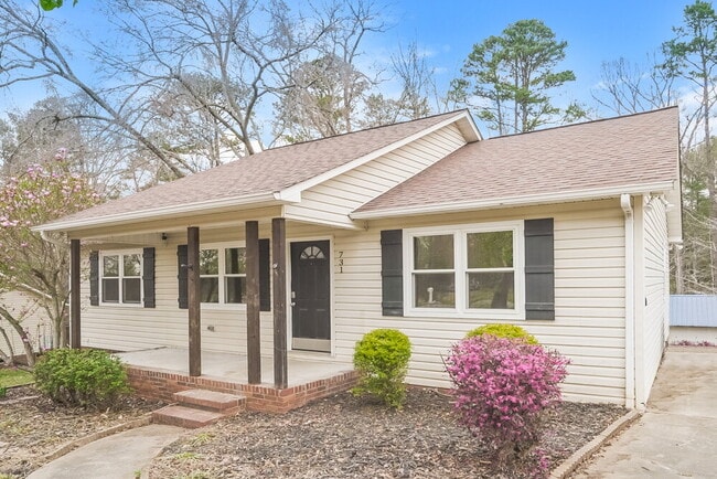 Photo - 731 Firecrest St SE