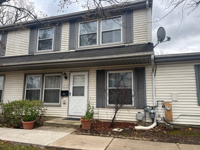 Building Photo - 1795 Marquette Ln