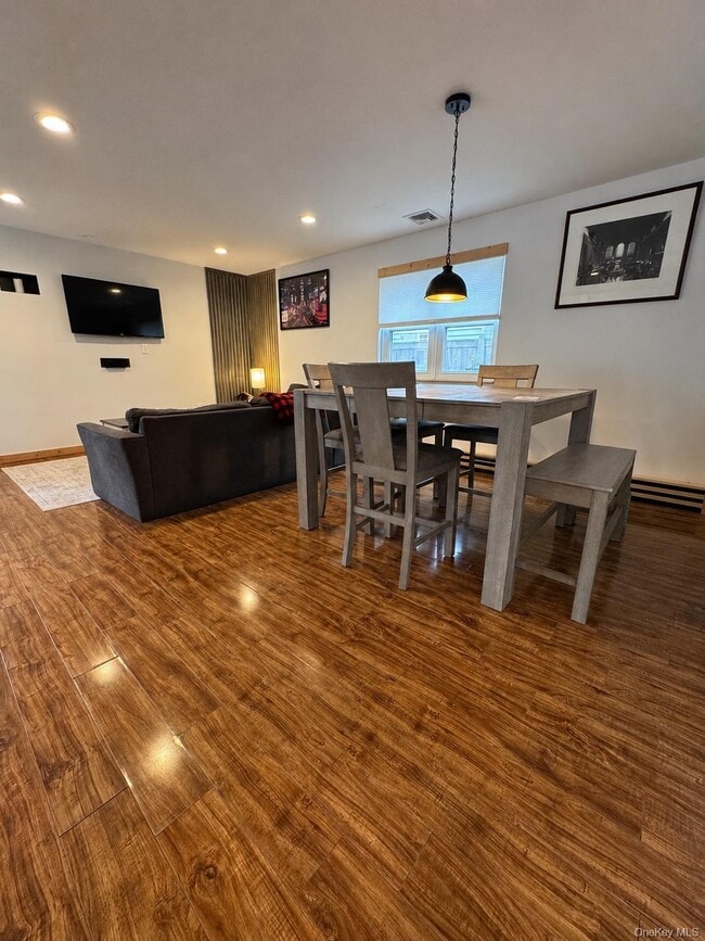 Photo - 717 E Walnut St