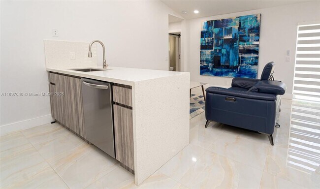 Photo - 1328 Plumosa Way