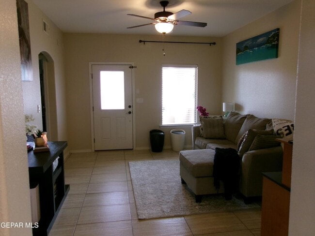 Photo - 824 Caterick St
