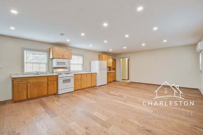 Photo - 198 Nassau St