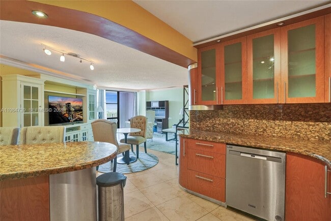 Photo - 800 Parkview Dr