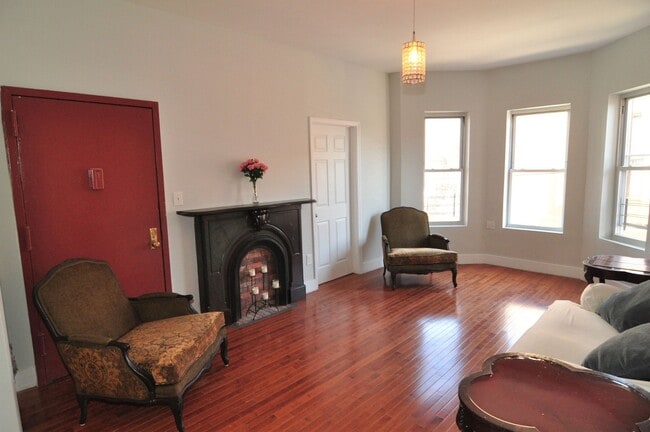 Photo - 506 E 188th St Unidad Apt 3