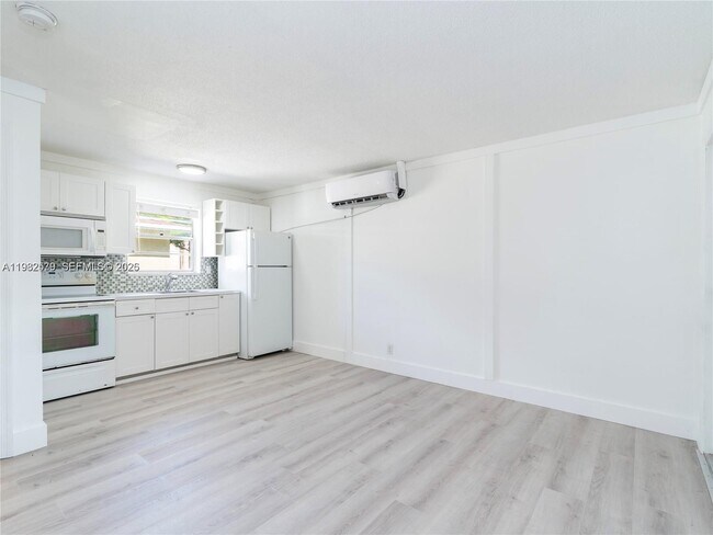 Photo - 2020 Miami Rd Unit B