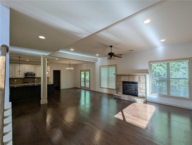 Photo - 4635 Belcrest Way