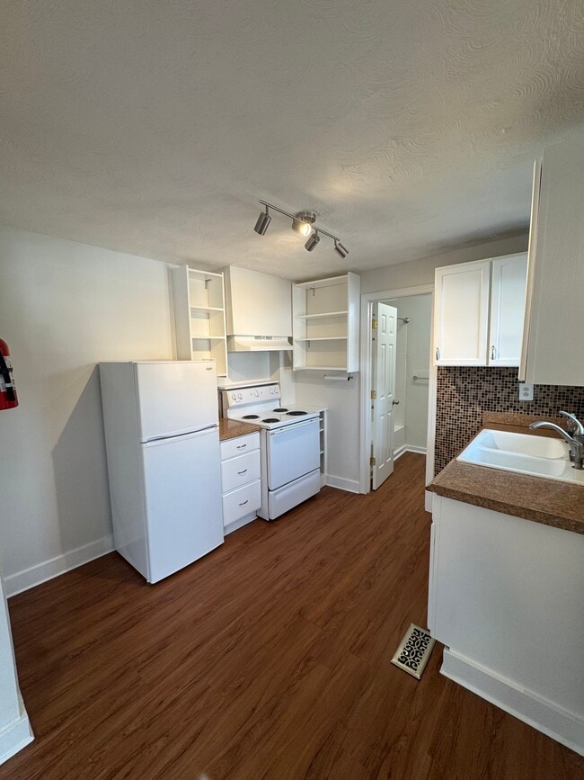 Freshly Painted and Clean Kitchen - 178 Carroll St Unit 178