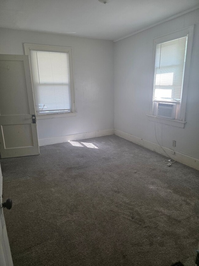 Photo - 2419 State St Unidad A