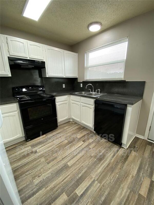 Photo - 1608 Sun Valley Dr