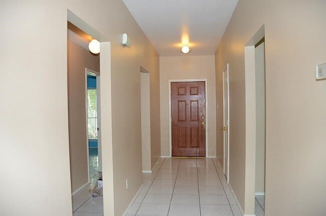 Photo - 719 Willow W Dr