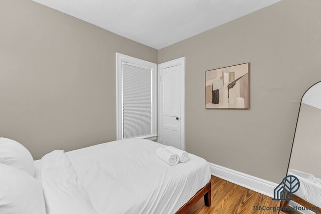 Photo - Furnished 3-Bedroom Lower Apartment on Delaware Ave Unit 1