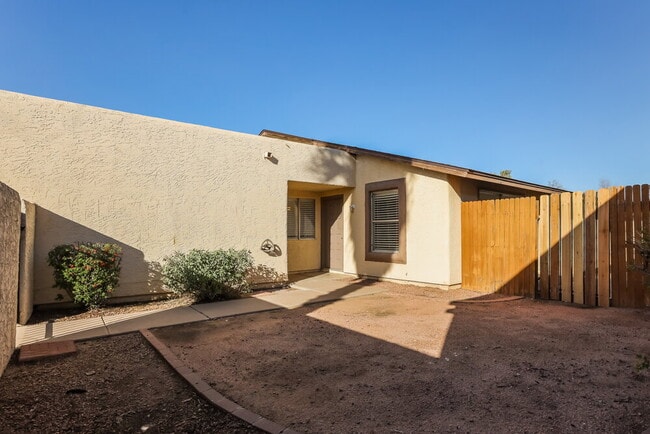 Photo - 2007 N Villas Ln