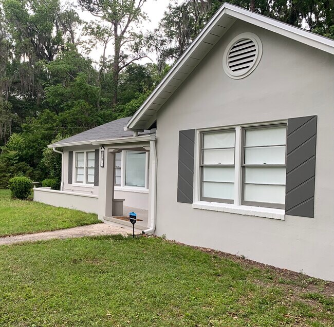 Cottage front view - 3221 NW 14th St