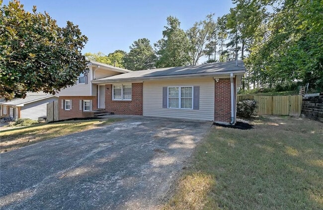 Welcome home! - 114 Woodglen Dr