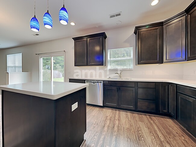 Photo - 106 Vango Dr