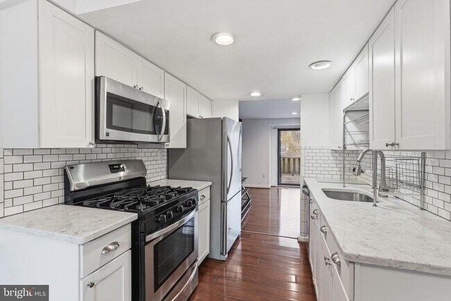 Photo - 5497 Endicott Ln