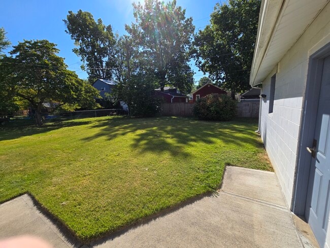 Photo - 835 E Edwards Ave