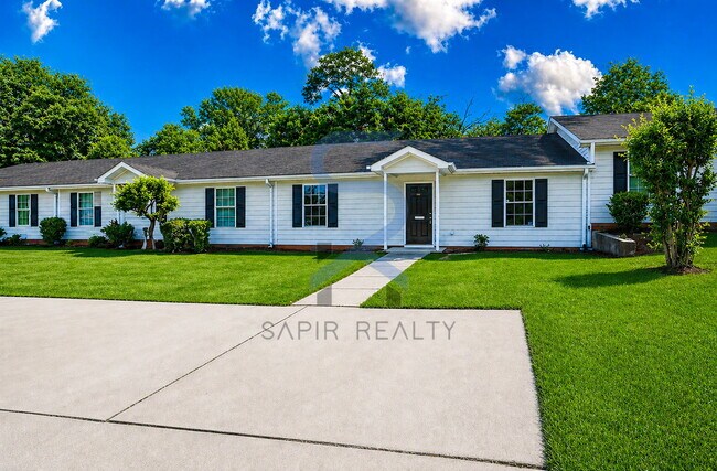 Photo - 592 Elle's Wy