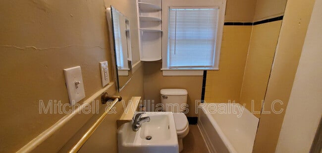 Photo - 738 Ontario St