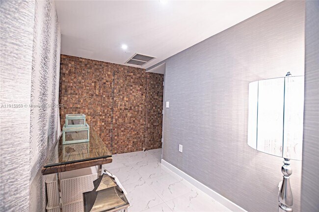 Photo - 500 Brickell Ave Unit 301