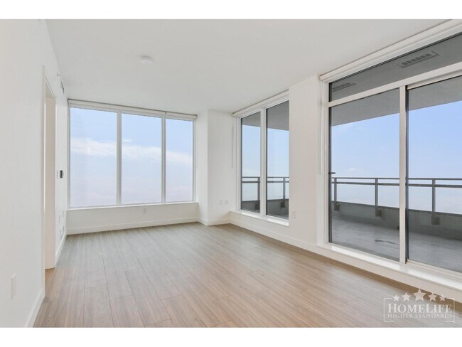 Photo - 13675-1107A 107A Ave Unit 3208