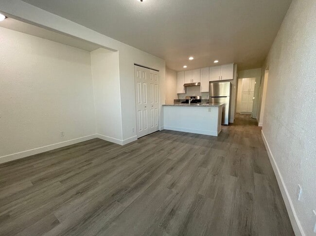 Photo - 1823 Gardenia Ave Unit B