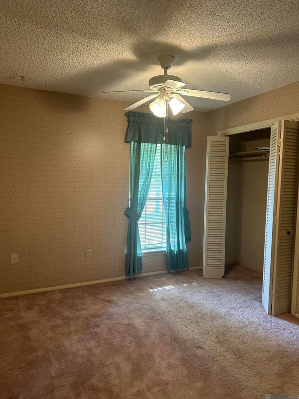 Photo - 2208 Sprucewood Dr