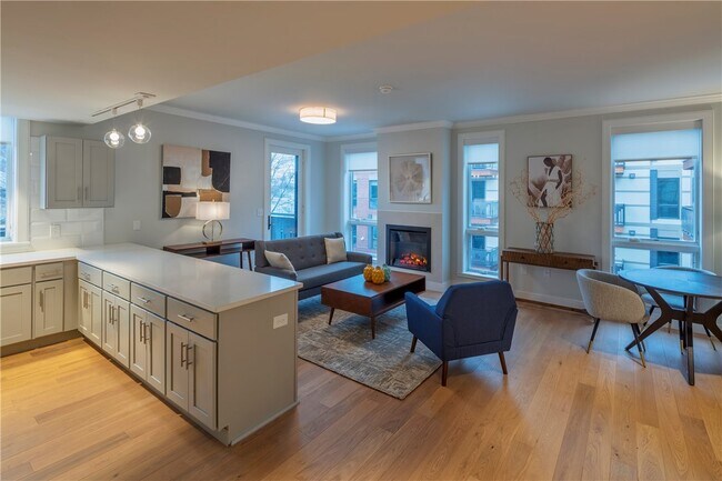 Photo - 105 W Court St