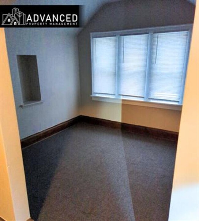 Photo - 3251 N 28th St Unit 3251A upper