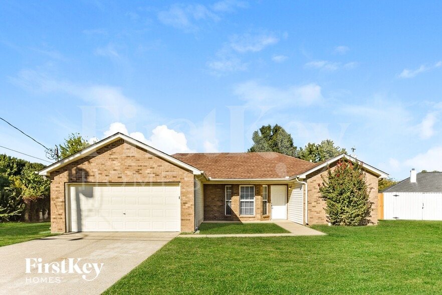 892 Lavergne Ln
