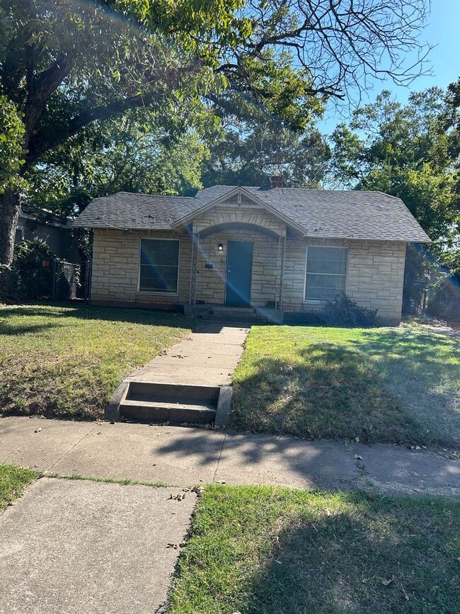 Building Photo - 617 S Retta St