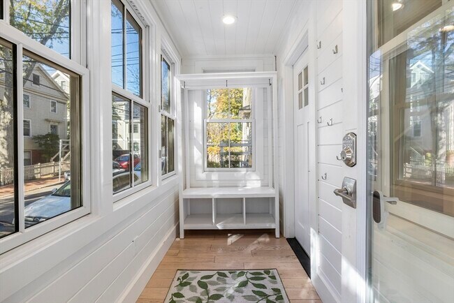 Photo - 571 Franklin St