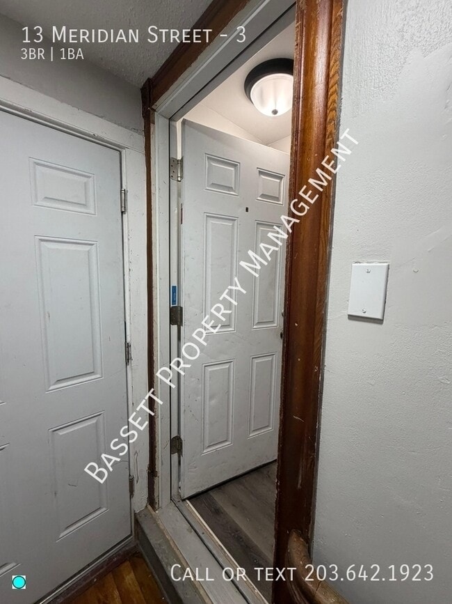 Photo - 13 Meridian St