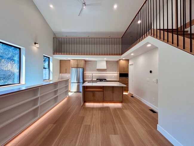Photo - 2159 Ash St
