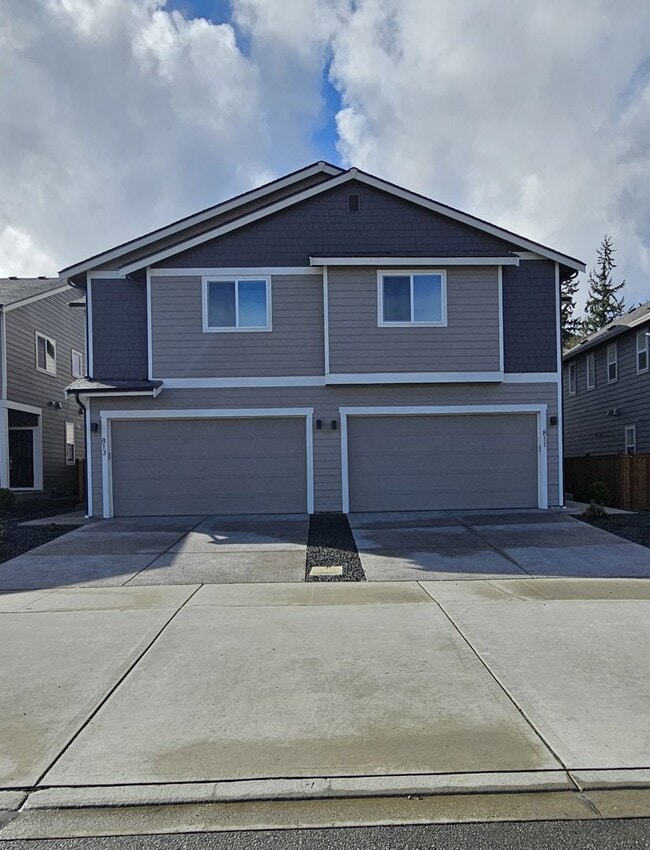 Photo - 811 Vine Maple St SE
