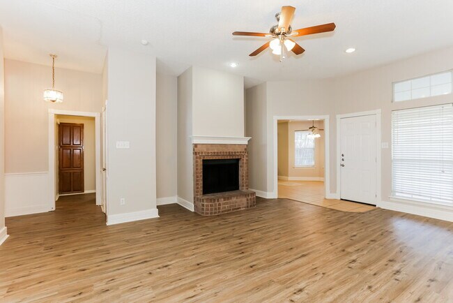 Photo - 724 Nicole Dr