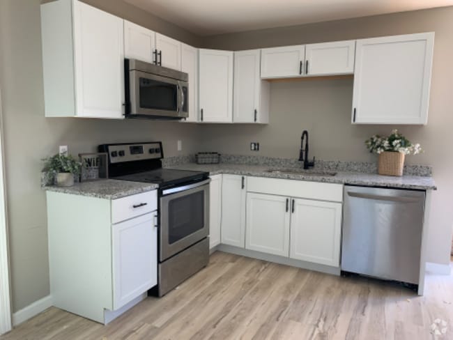 Building Photo - 7653 S 41st St Rental