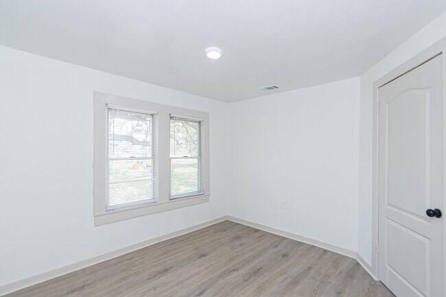 Photo - 108 Lostracco St