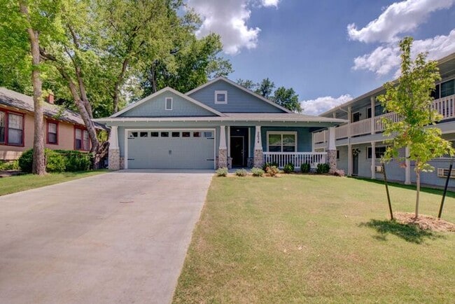 4/2.5/2 Home! Rare Find! - 4/2.5/2 Home! Rare Find!