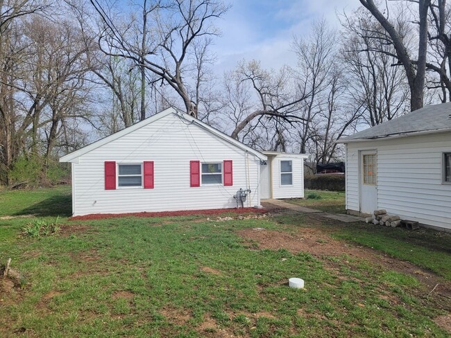 Building Photo - 2BR/1BA Fully Remodeled