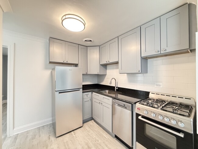 6731 N California Ave Unit SG