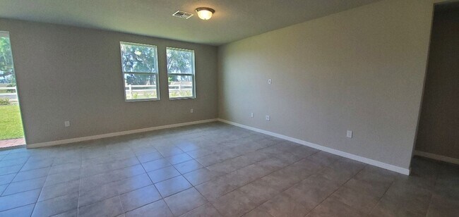 Photo - LIKE NEW!! 3-Bedroom, 2-Bathroom in Winter...