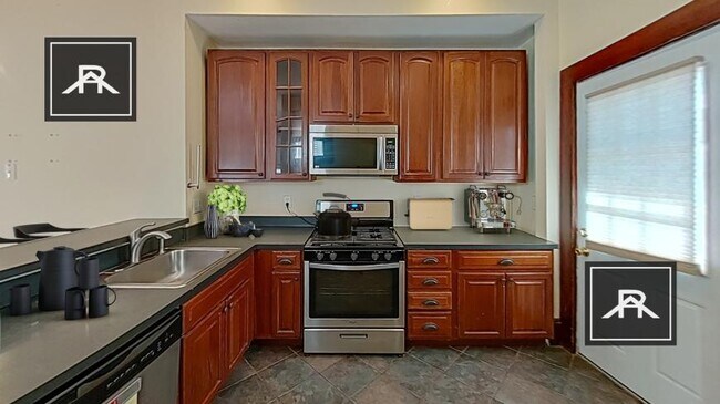 Building Photo - 5 bedroom in Boston MA 02120 Unit 1 Rental