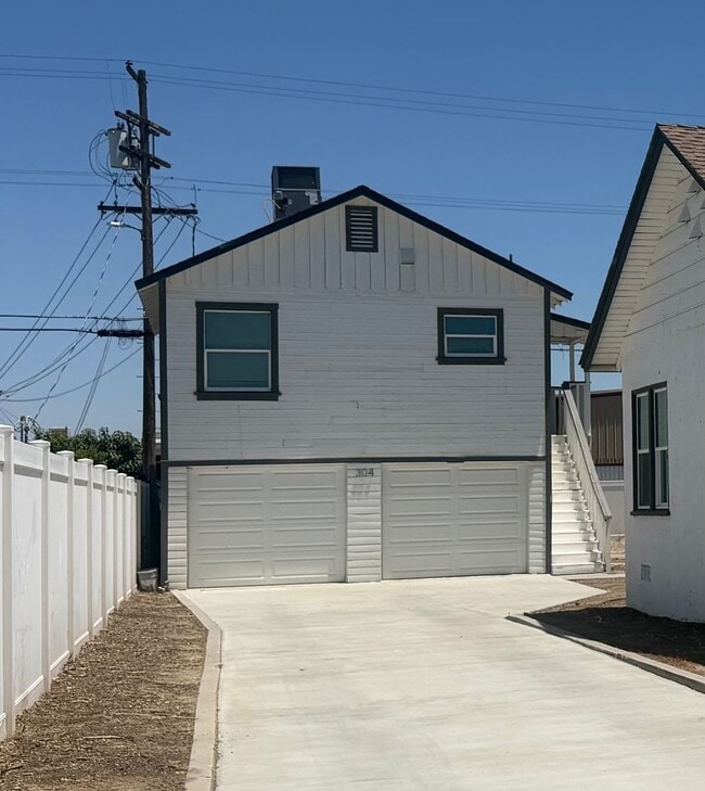 Building Photo - Easy Living 2 Bedroom on 2nd Floor