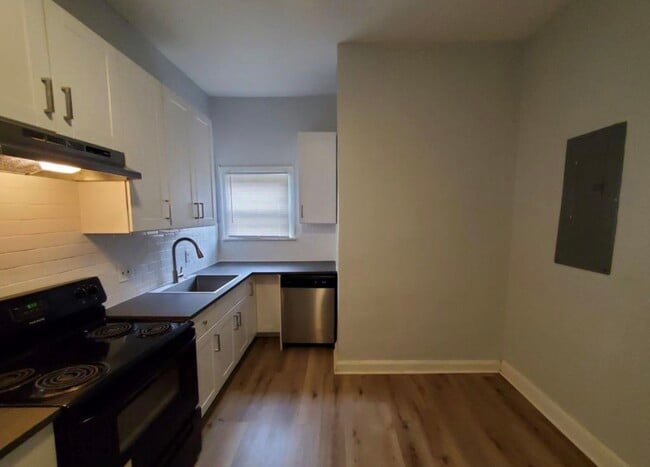 Photo - 2727 Vine St