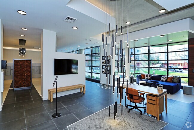 Lobby/Leasing Office