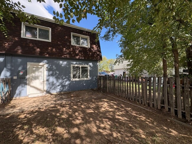 Building Photo - 407 Loma Linda Dr