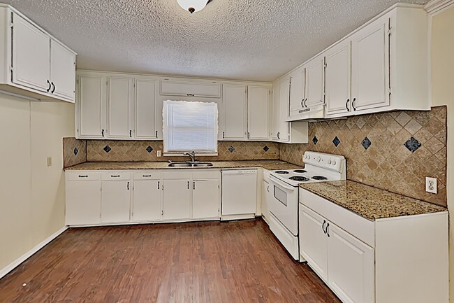 Photo - Charming 3-Bedroom Home with Spacious Living & Outdoor Retreat!