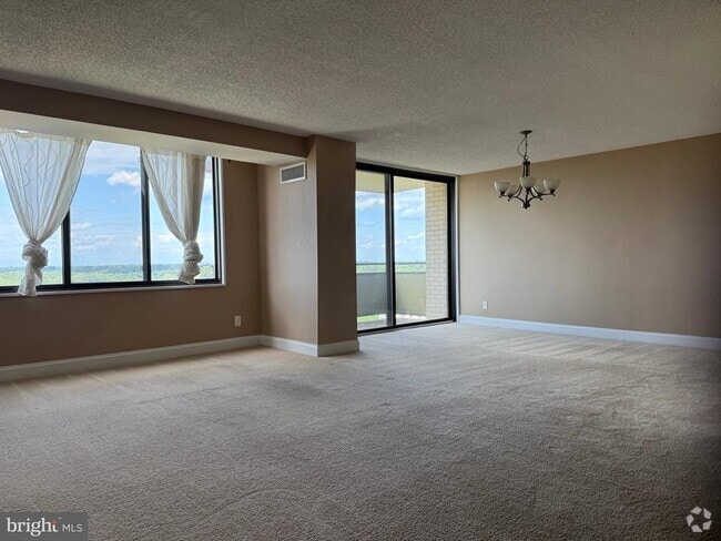 Building Photo - 5225 Pooks Hill Rd Unit 1625S Rental